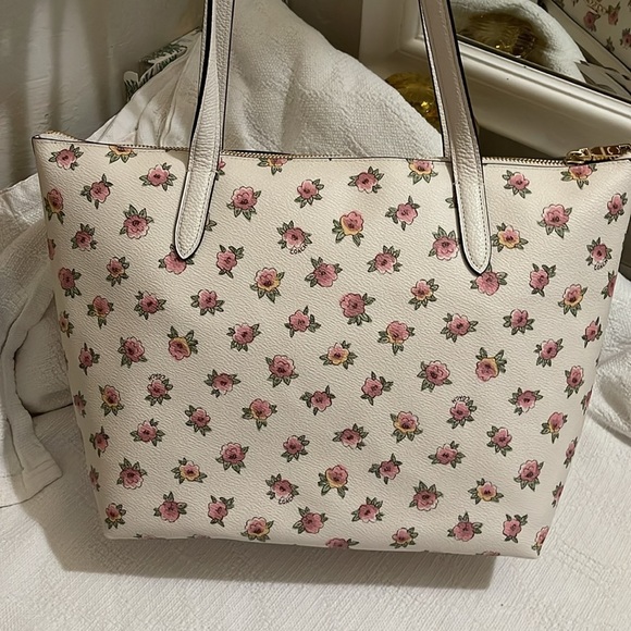 COACH - Taylor zipper flower patch tote - 21810- NWOT - Picture 2 of 13